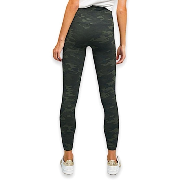 SPANX Pants - Spanx Women’s Green Camouflage Seamless High Waisted Leggings Size Medium